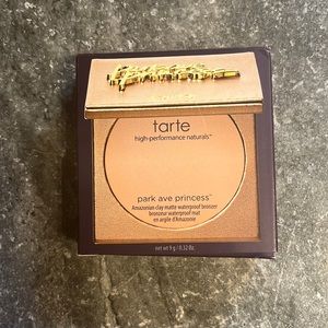 Amazonian clay matte waterproof bronzer
Details
natural matte bronzing powder